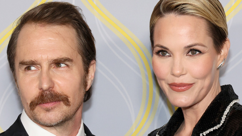 Ce que nous savons de la relation de Sam Rockwell avec Leslie Bibb