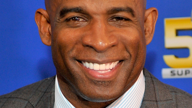 Deion Sanders souriant