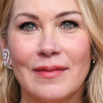 Christina Applegate envoie un message clair à son diagnostic de SEP sur le tapis rouge des SAG 2023