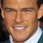 Comment Alan Ritchson a fait ses débuts sur American Idol avant de devenir une star d’action