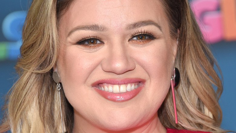 Comment Kelly Clarkson a perdu presque tout ce qu’elle possédait au début de sa carrière