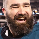 Jason Kelce des Eagles annonce la naissance de la troisième « Little Lady » avec sa femme Kylie