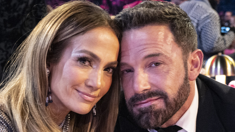 Jennifer Lopez solidifie l’amour pour Ben Affleck à l’encre (et il ajoute à sa collection de tatouages ​​​​de déclaration)