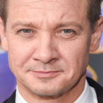 Jeremy Renner s’engage à récupérer physiquement et mentalement après un effrayant accident de chasse-neige