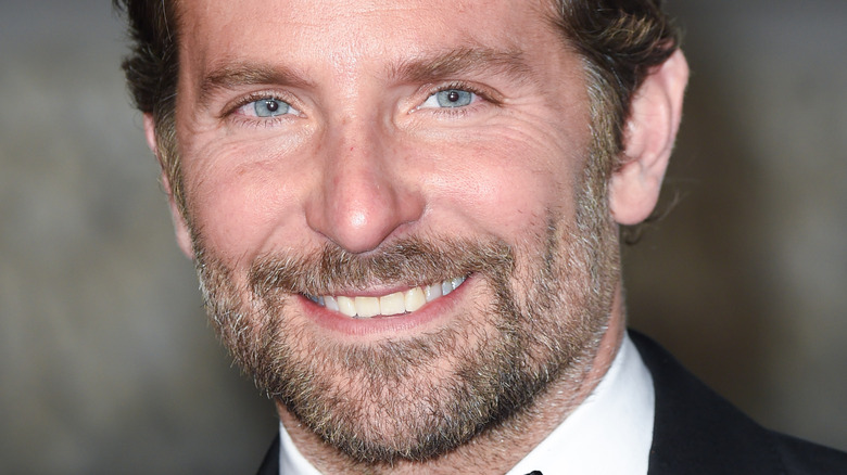 La mère de Bradley Cooper le frappe là où ça fait mal dans une annonce hilarante du Super Bowl 2023