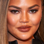 La raison touchante pour laquelle Chrissy Teigen a abandonné les Grammys 2023 (et TBH, nous ne la blâmons pas)