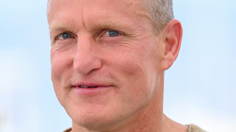 Le scandale désordonné de tricherie que Woody Harrelson a dans son passé