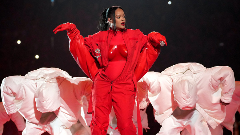 Le spectacle tant attendu de la mi-temps du Super Bowl 2023 de Rihanna n’a pas brillé comme un diamant