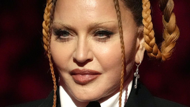 Madonna répond parfaitement aux critiques de son look des Grammys 2023