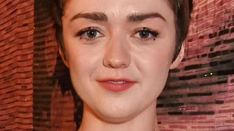 Maisie Williams de Game Of Thrones confirme sa séparation d’avec son petit ami Reuben Selby