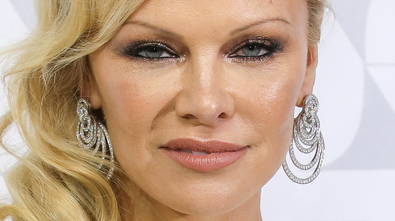 Pamela Anderson connaît la personne dont ses mémoires révélatrices vont agacer