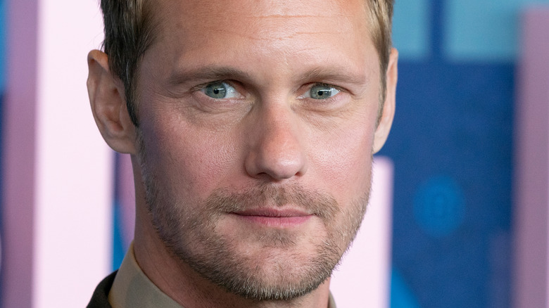 Pourquoi Alexander Skarsgard était autrefois habillé en drag pour une première de film