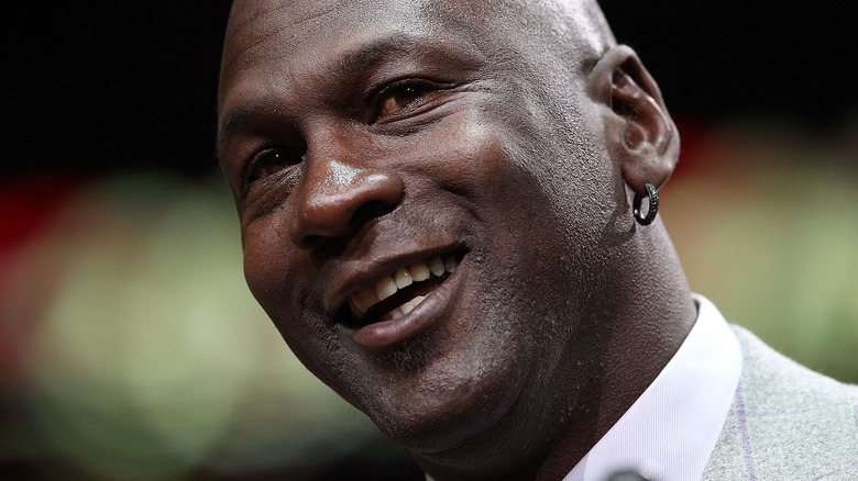 Michael Jordan souriant