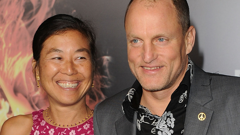 Qui est Laura Louie ?  La femme de Woody Harrelson a commencé comme son assistante