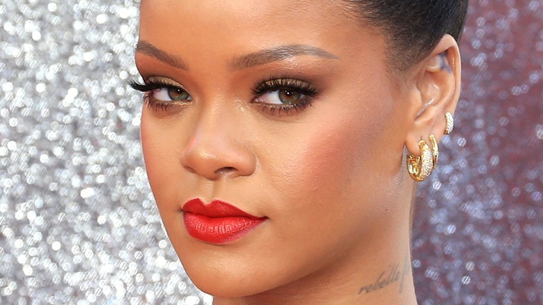 Rihanna dit qu’il y a 39 versions de sa setlist du Super Bowl – Voici nos prédictions