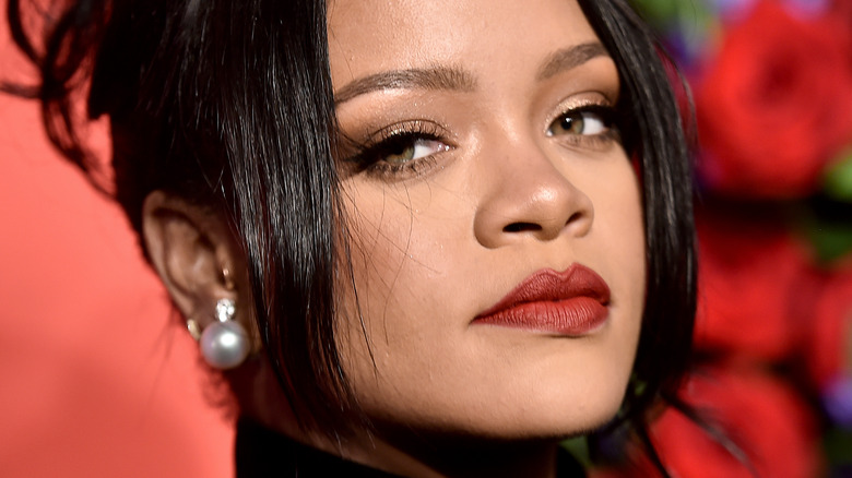 Tous les indices que Rihanna nous a donnés au Super Bowl 2023 qu’elle est à nouveau enceinte