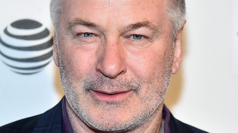 Tout ce que nous savons sur le plaidoyer de non-culpabilité d’Alec Baldwin dans une affaire de tir à la rouille