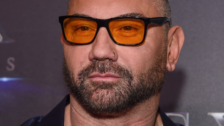 Voici pourquoi Dave Bautista porte toujours des lunettes de soleil