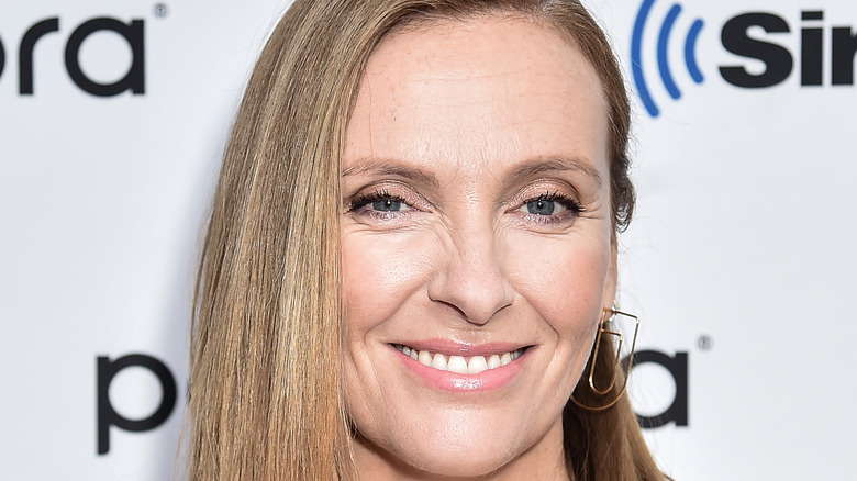 Toni Collette posant pour les caméras