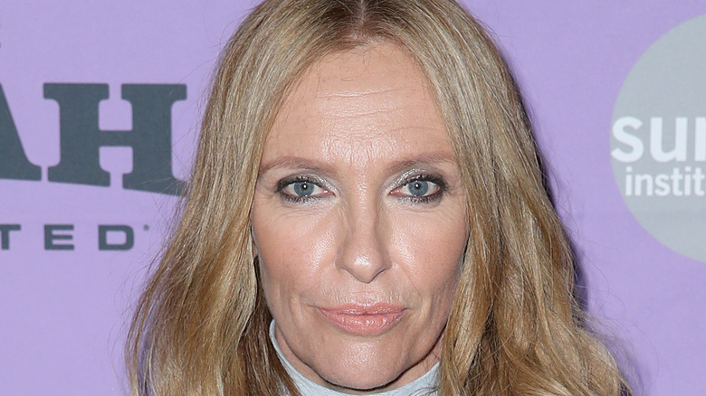 Toni Collette posant pour les caméras