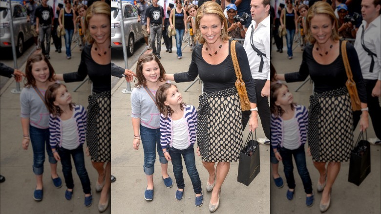 Amy Robach avec ses filles en 2012