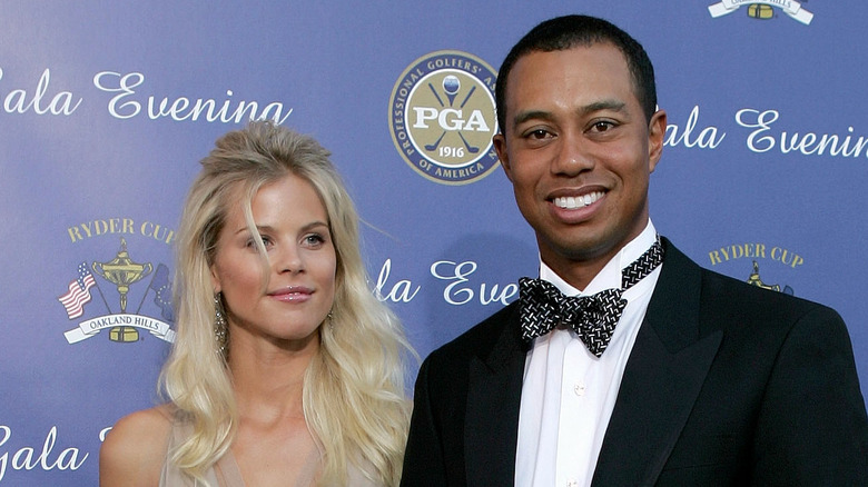 Elin Nordegren avec Tiger Woods sur le tapis rouge