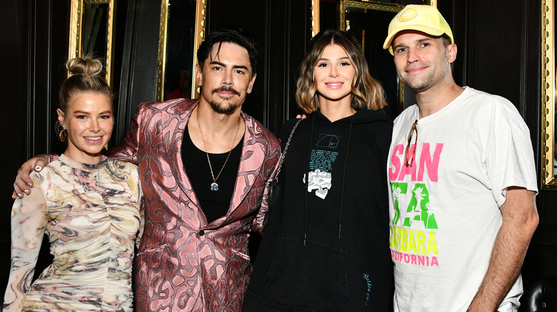 Ariana Madix, Tom Sandoval, Raquel Leviss et Tom Schwartz posant ensemble