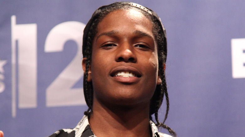 A$AP Rocky pose pour les caméras