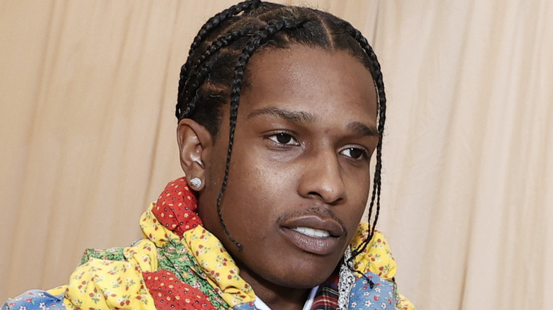 A$AP Rocky pose pour les caméras