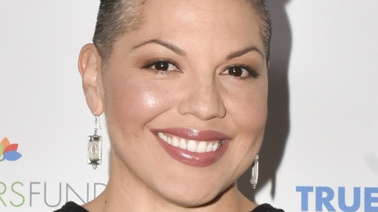 Sara Ramirez souriante