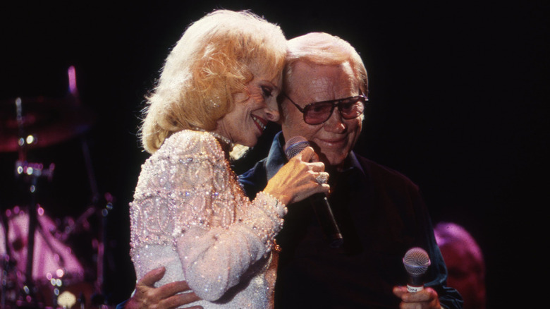 George Jones et Tammy Wynette se produisent ensemble à Nashville