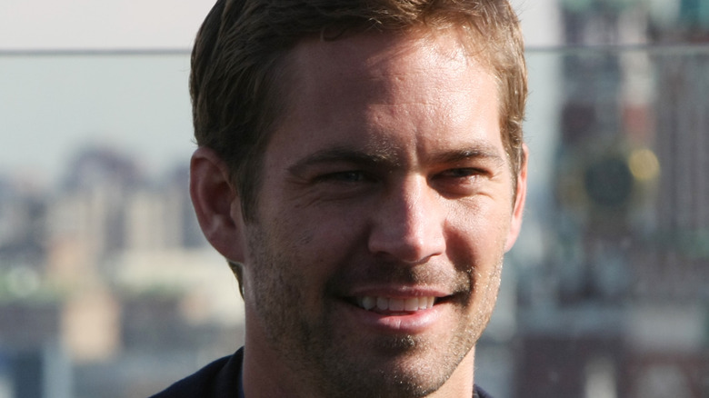 Paul Walker posant pour les caméras