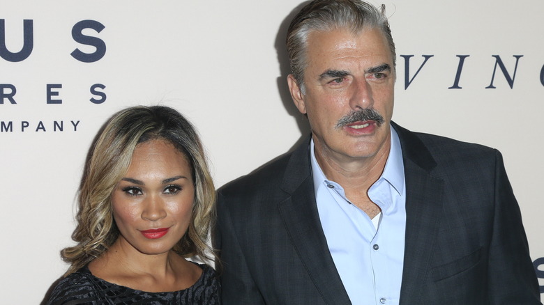 Tara Wilson et Chris Noth posant ensemble