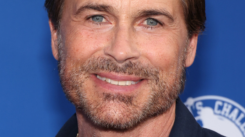 Rob Lowe souriant plus âgé 