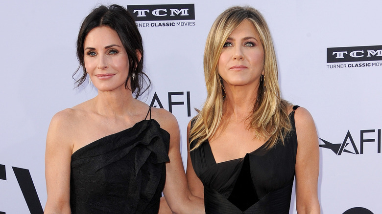 Courteney Cox et Jennifer Aniston posent 