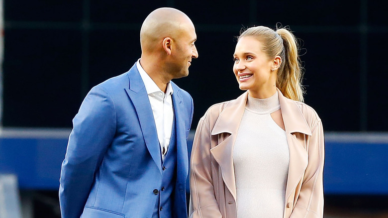 Derek Jeter et Hannah Davis souriant