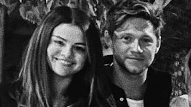 Selena Gomez et Niall Horan posent