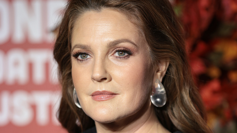 Drew Barrymore a l'air féroce