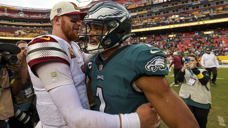 Jalen Hurts et Carson Wentz en 2022