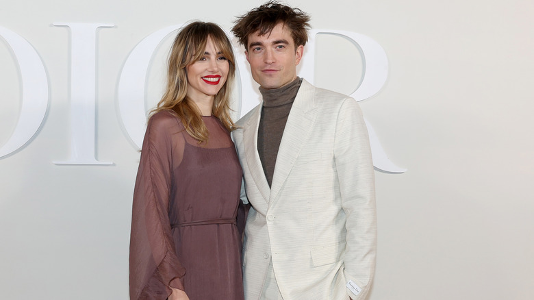 Tapis rouge de Suki Waterhouse et Robert Pattinson 