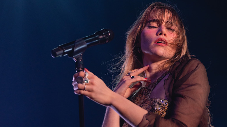 Suki Waterhouse en spectacle