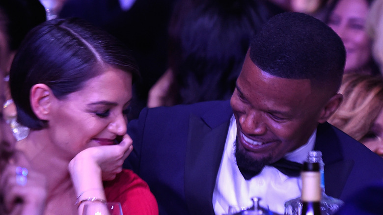 Katie Holmes et Jamie Foxx rient