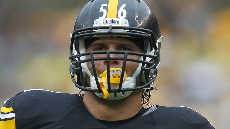 Anthony Chickillo dans le casque des Steelers 