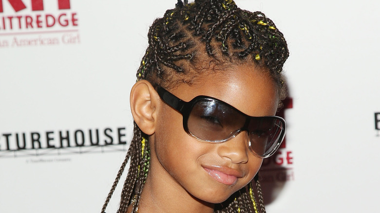 Willow Smith posant sur un tapis