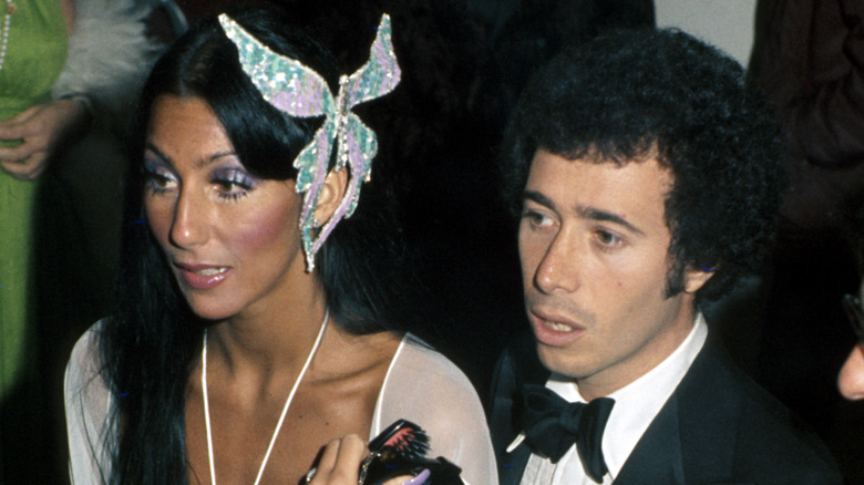 Cher et David Geffern aux Grammy Awards 1974 