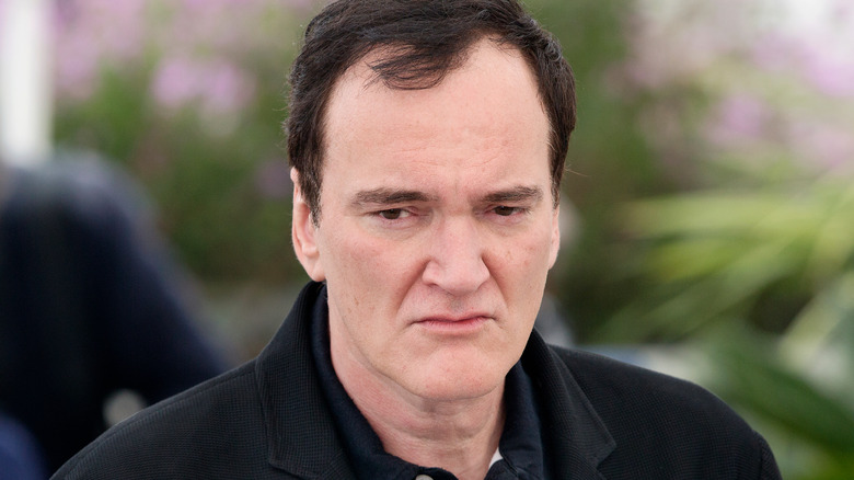 Quentin Tarantino fronce les sourcils 