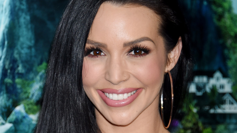 Scheana Shay souriant