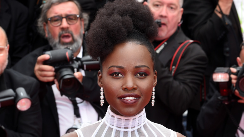 Lupita Nyong'o sur le tapis rouge en 2018