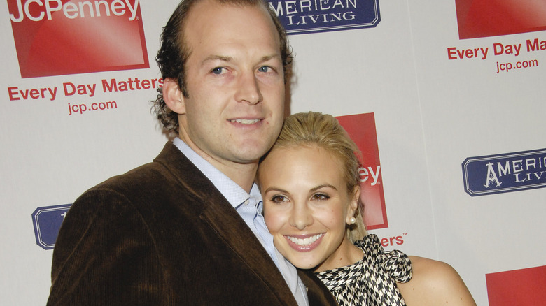 Elisabeth et Tim Hasselbeck posent