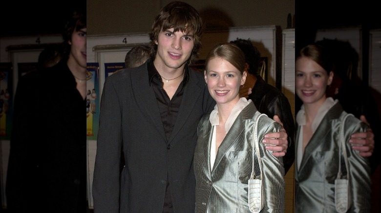 Ashton Kutcher avec un bras autour de January Jones